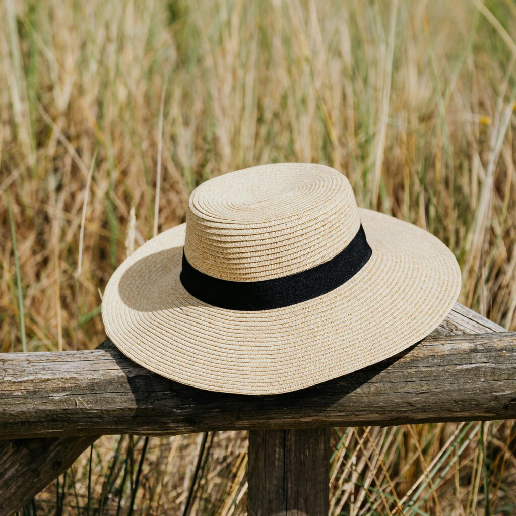 a wide-brimmed hat