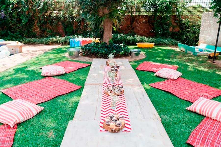 Decorating Picnic Birthday Party Idea