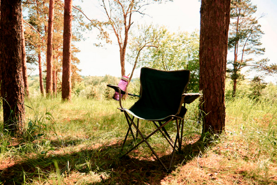 Traditional camping chair