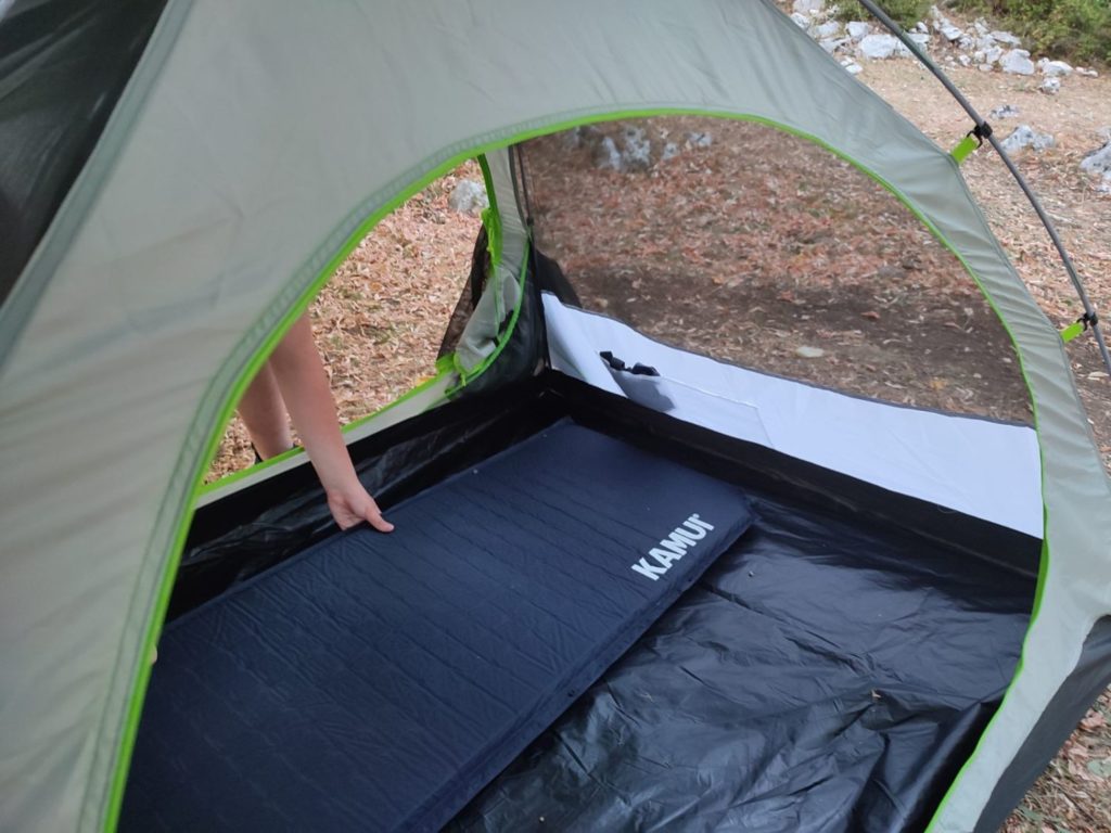KAMUI sleeping pad in tent