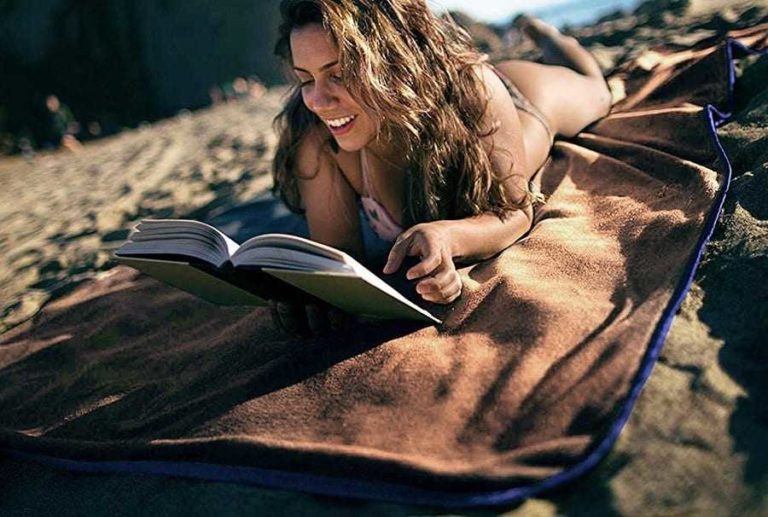 Guide To Outdoor Waterproof Blankets
