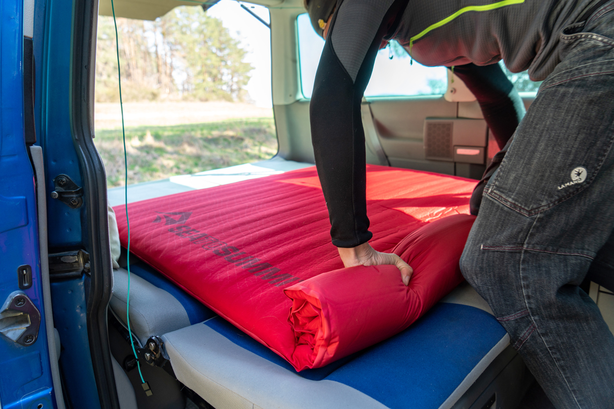 Features and Best Uses Air vs Self Inflating Sleeping Pad for your