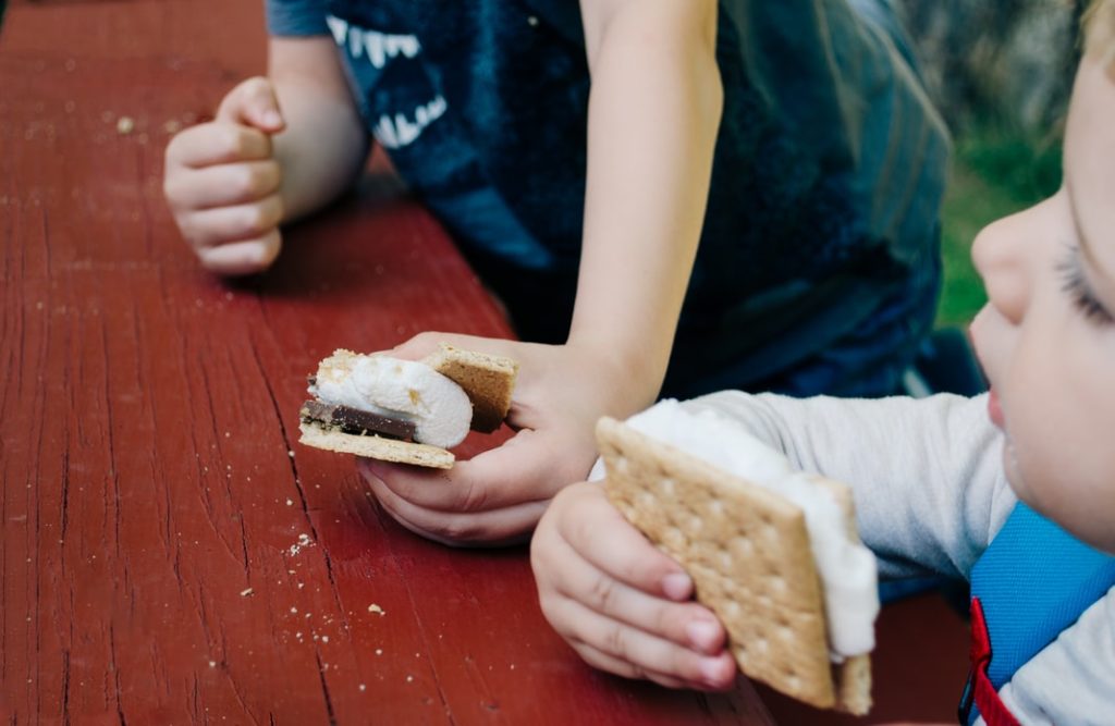 kids eating smores