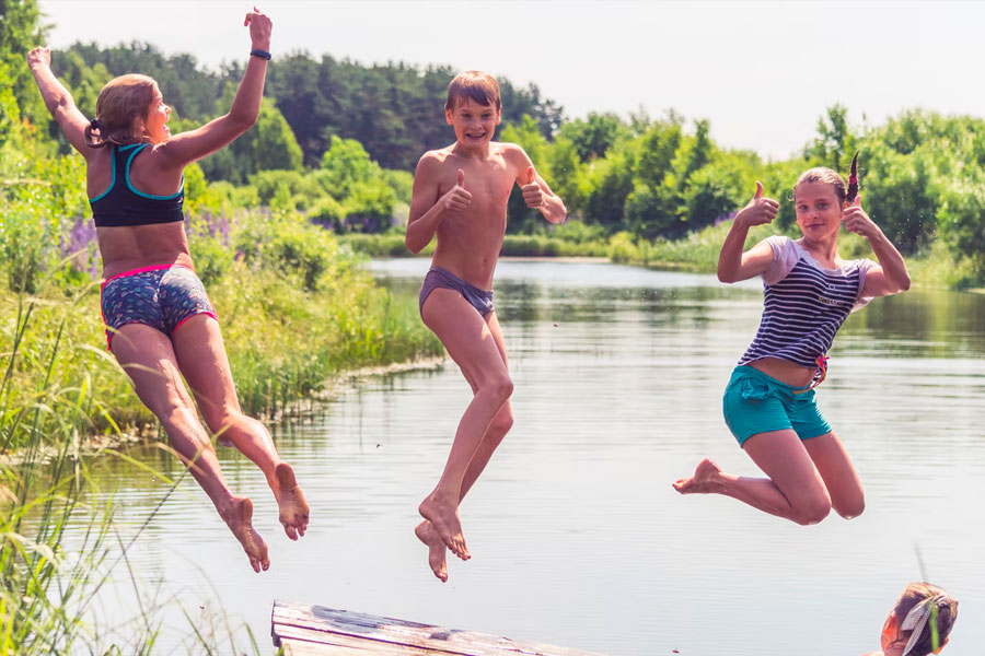 kids swimming in lake