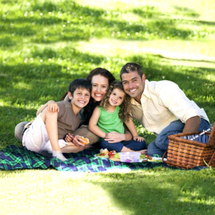 4-Family-Picnic-with-Outdoor-Waterproof-Blanket-1024 - v2